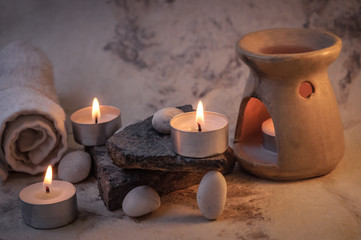 Fototapeta na wymiar velas aromáticas para un día en el spa