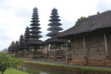Fototapeta na wymiar 神々の住み給う地　という名の観光地　バリ島(インドネシア)