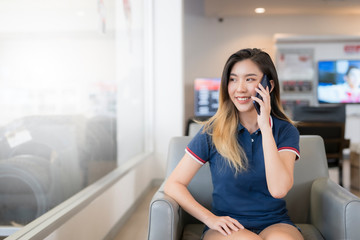 Fototapeta premium Asian women are using mobile phones