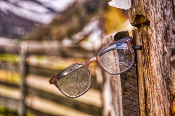 Brille, Brillenglas, Fassung, Brillenfassung, gebrochen, vergessen, Oberstaller Alm, Glas,...