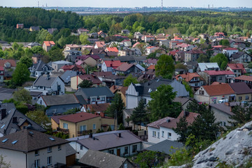 Widok ze skał na pobliską wioskę © Tomasz