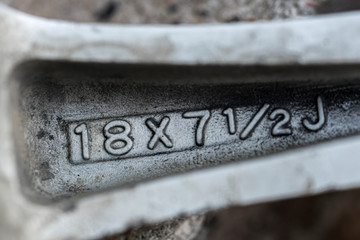 18 diameter, 7 inches width-indication of parameters and characteristics on the alloy wheels spoke,...