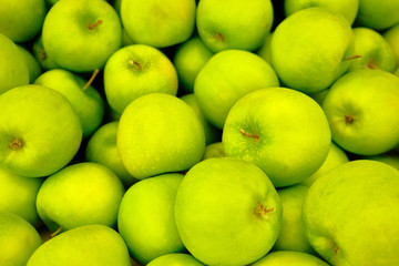 green granny smith apples on the market