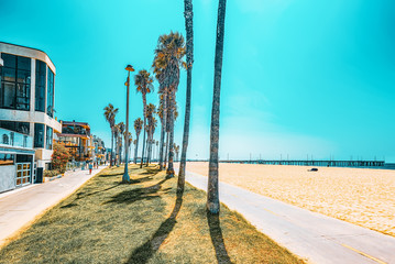 Obraz na płótnie Canvas Famous Los Angeles Beach - Venice Beach with people.
