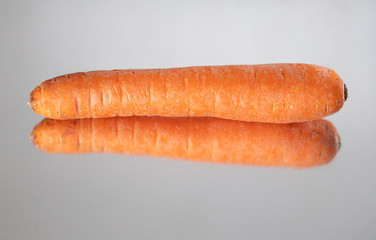 Profile view of isolated single carrot reflected