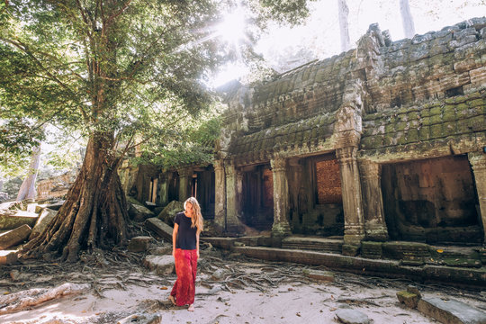 Cambodia. Angor Wat. Temple of the prom. A girl walks in ruins. Antiquity and man. Man and travel. Wisdom. Knowledge of ancestors