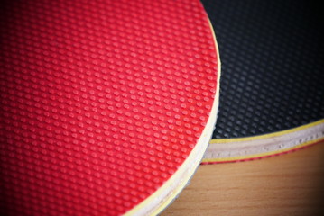 red and black rubber table tennis racket