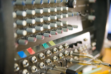 audio mixing console