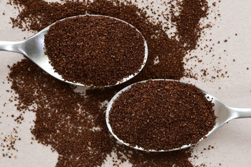 スプーンにのせたコーヒー粉