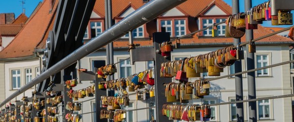 Obraz premium Liebesschlösser an Kettenbrücke Bamberg