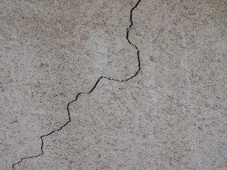 Riss in einer Wand Bauschäden