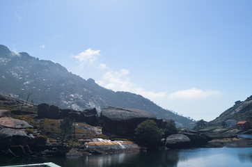 Lago cerca de las cascadas de Ézaro, O´Grove, Galicia, España. 
