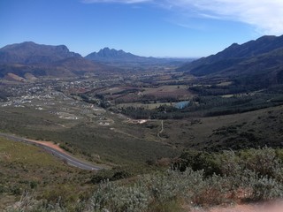 Fototapeta na wymiar Franschoek from the top of the pass