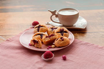 Cookies with raspberry filling