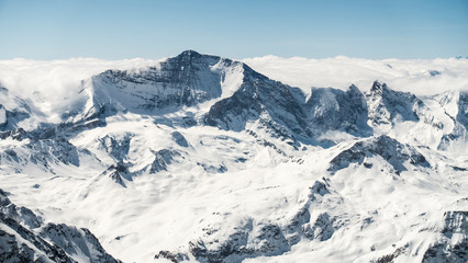 Fototapeta na wymiar snowy mountains in Alps