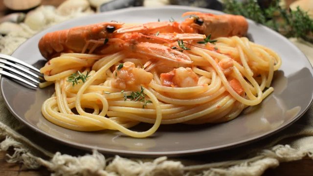 Spaghetti ai frutti di mare ft0204_0178 Pasta with seafood