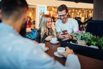 How friends hang out in the digital age