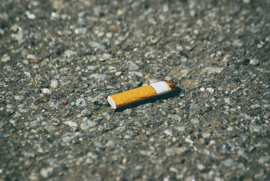 Plattgedrückter Zigarettenstummel