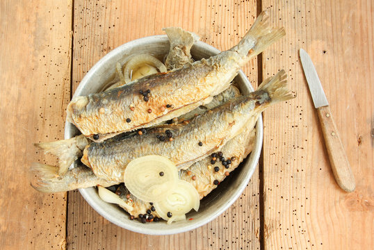 Bratfisch bilder Bläddra bland 262 stockfoton, vektorer och videor