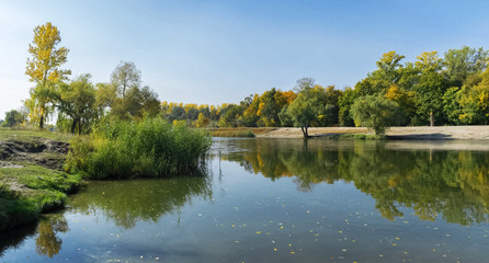 Fototapeta na wymiar Autumn landscape with a view of the river and trees in Zhuravlesky Hydropark