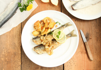 frisch gebraten Heringe gebratene Grüne Heringe Fisch 