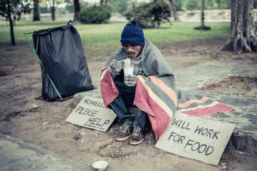 The beggars sat wrapped in cloths and eating noodles.