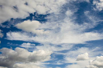 White clouds against a blue sky. © Сергей Лаврищев