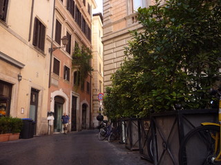 Fototapeta na wymiar narrow street in the old town of rome