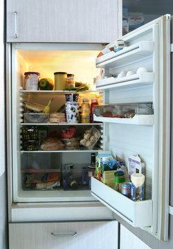 unaufger&auml;umter, alter K&uuml;hlschrank