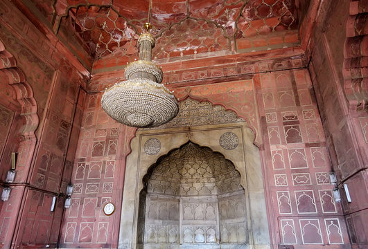 The interior of the Cathedral Mosque Jama Masjit - is a rear wall, a marble niche and a chandelier in the central part. Delhi, India.