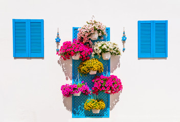 Fototapeta na wymiar wall floral decoration in ethnic style. garden design ideas
