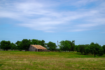 Obraz premium old barn in the countryside