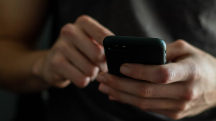 Hablar por teléfono