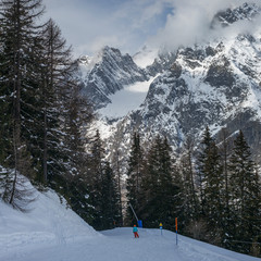 Tourist on the ski slopes, Alpine Resort, Aosta Valley, Courmayeur, Northern Italy, Italy
