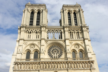 Fototapeta na wymiar facade of Notre Dame Cathedral
