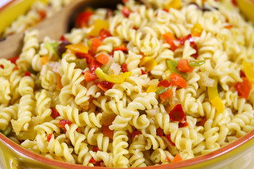 salade de pâtes froide aux légumes