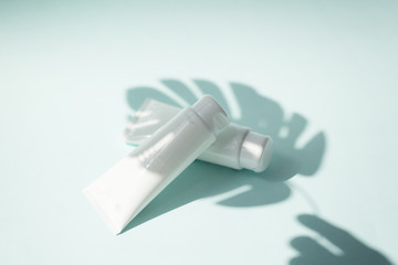 Cream, SPF, antibacterial, protection from the sun or bacteria and the virus. Plant and shadow from the sun.