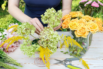 How to make modern table's centerpiece for summer wedding. A lot of greenery being composed into...