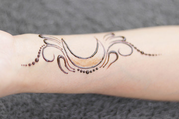 Simple Wrist Tattoo Type Mehndi Design