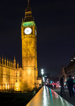 Night photo of London with illuminated Big Ben