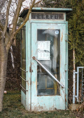 Stara budka telefoniczna