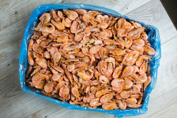 many shrimp of different sizes in a box