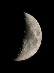 Naklejka premium Crescent moon in the night sky