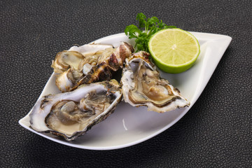 Oysters with lime and parsley