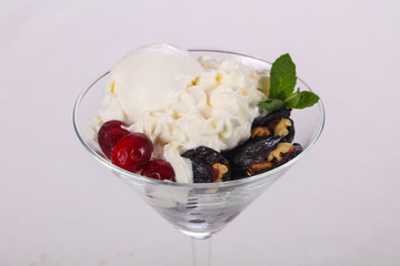 Ice cream with dry plum