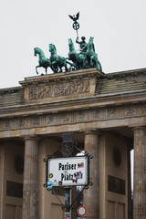 brandenburg gate berlin © Gabriel