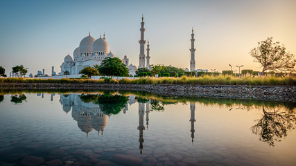 Fototapeta na wymiar Sheikh Zayed Grand Mosque in Abu Dhabi United Arab Emirates 