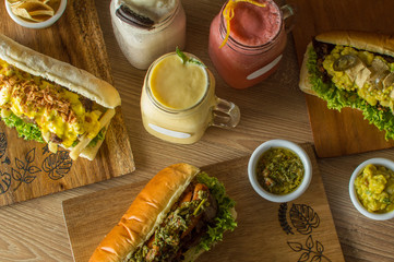 Jugos naturales mas sándwich