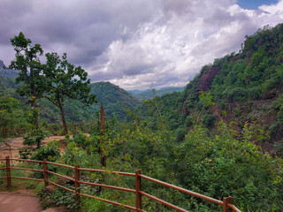 Fototapeta na wymiar Valleys of the satpura mountain range nearby Bee waterfall
