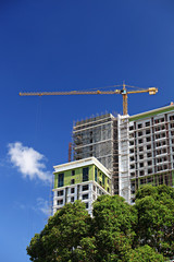 Obraz na płótnie Canvas Building Construction Use a crane to lift things to higher ground